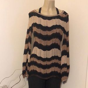 Wavy striped metallic top
